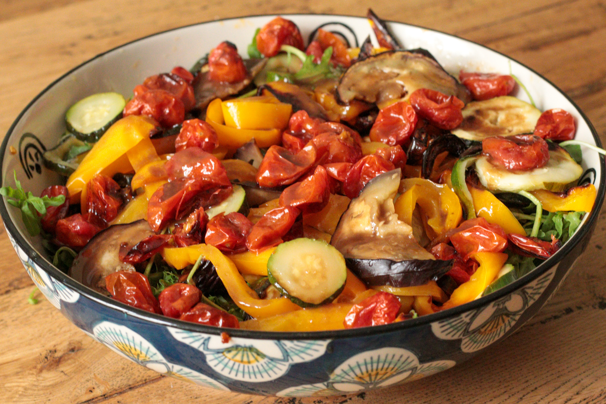 Easy summer salad with roasted Mediterranean vegetables and rocket leaves